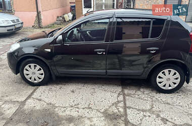 Хэтчбек Renault Sandero 2012 в Сокале