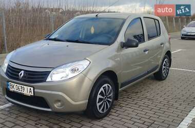 Хетчбек Renault Sandero 2011 в Дубні