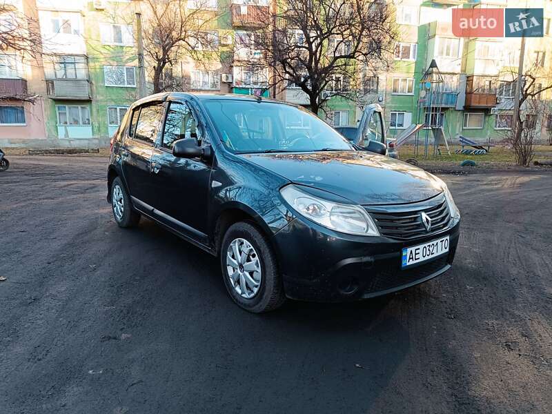 Хэтчбек Renault Sandero 2011 в Першотравенске