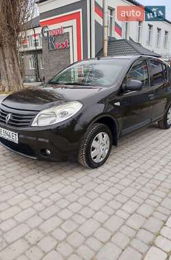 Хетчбек Renault Sandero 2011 в Чемерівцях