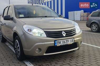 Хэтчбек Renault Sandero 2011 в Дубно