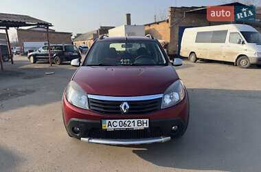 Хэтчбек Renault Sandero 2012 в 