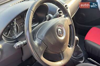 Хэтчбек Renault Sandero 2012 в 