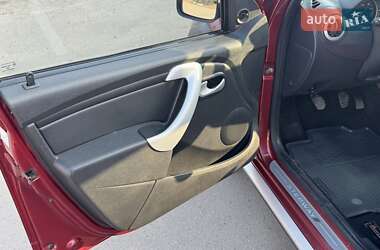 Хэтчбек Renault Sandero 2012 в 