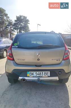 Хетчбек Renault Sandero 2012 в Вараші