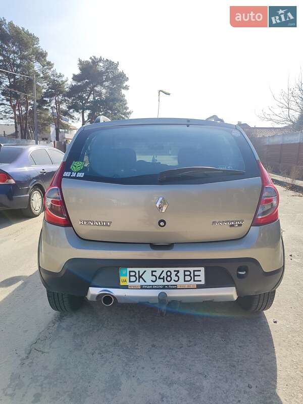 Хетчбек Renault Sandero 2012 в Вараші