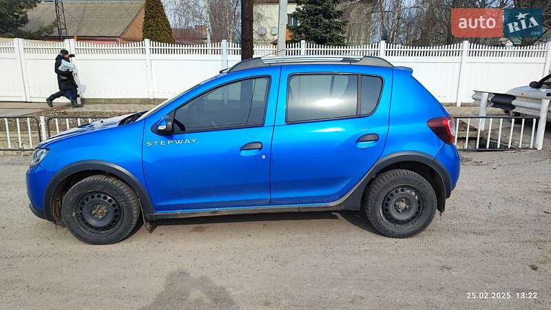 Хетчбек Renault Sandero 2015 в Дніпрі
