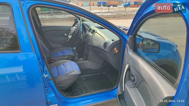 Хетчбек Renault Sandero 2015 в Дніпрі