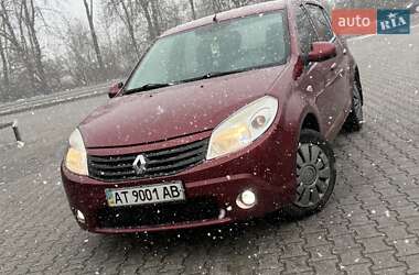 Хэтчбек Renault Sandero 2011 в 