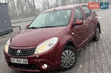 Хэтчбек Renault Sandero 2011 в 