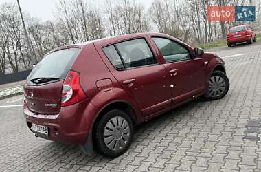 Хэтчбек Renault Sandero 2011 в 