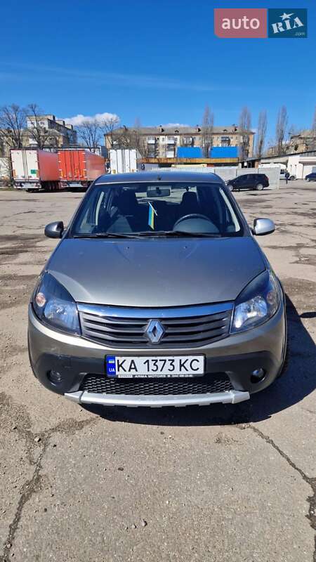 Renault Sandero 2012