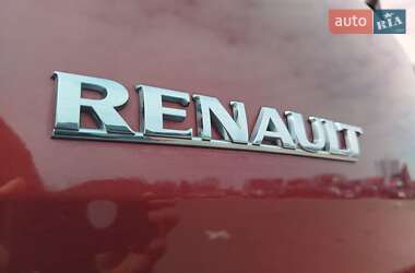 Хетчбек Renault Sandero 2012 в 