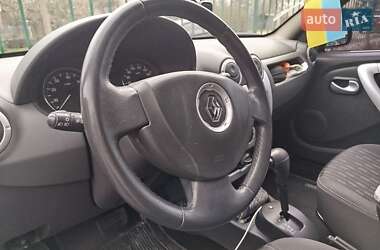 Хетчбек Renault Sandero 2012 в 