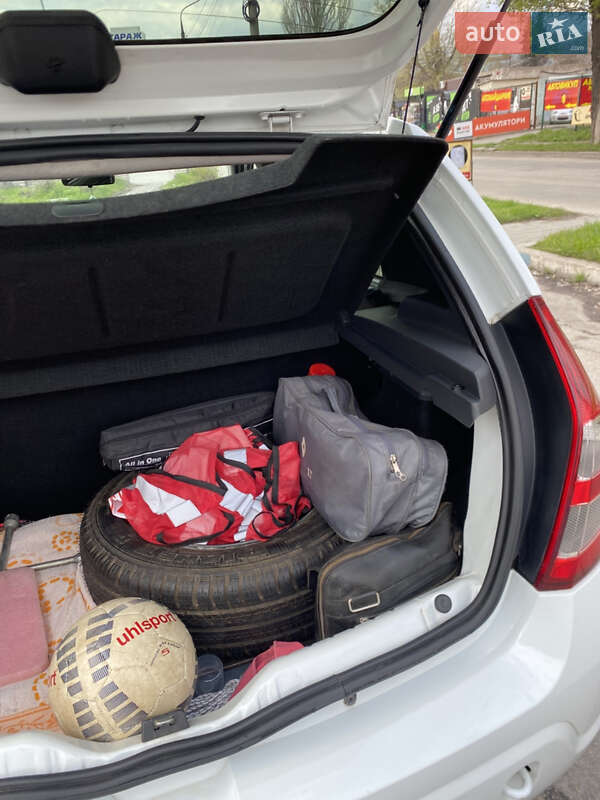 Хэтчбек Renault Sandero 2012 в Запорожье