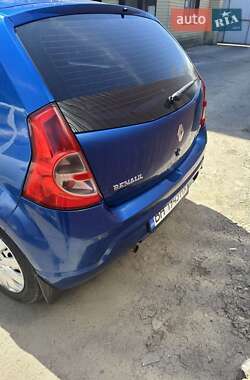 Хетчбек Renault Sandero 2011 в 