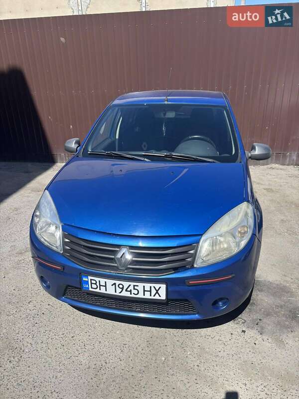Хетчбек Renault Sandero 2011 в 