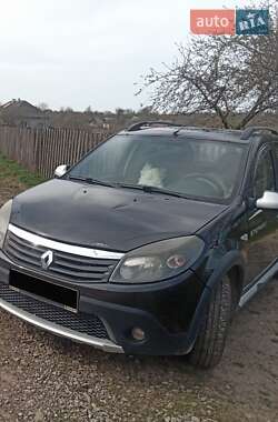 Хетчбек Renault Sandero 2012 в 
