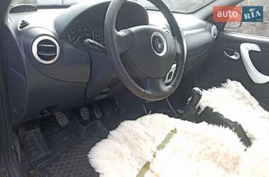 Хетчбек Renault Sandero 2012 в 