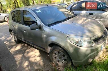 Хэтчбек Renault Sandero 2009 в 