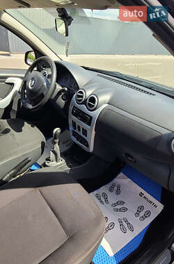 Хэтчбек Renault Sandero 2012 в 