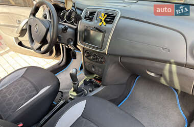 Хэтчбек Renault Sandero 2013 в 