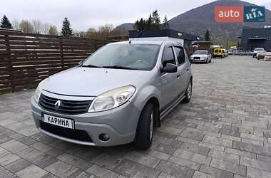 Хэтчбек Renault Sandero 2010 в 