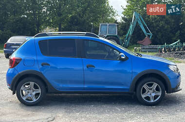 Хэтчбек Renault Sandero 2015 в 