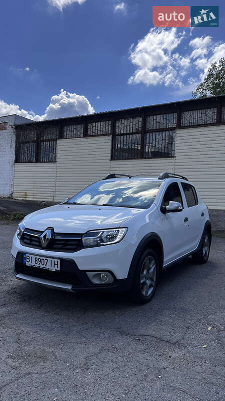 Хэтчбек Renault Sandero 2017 в 