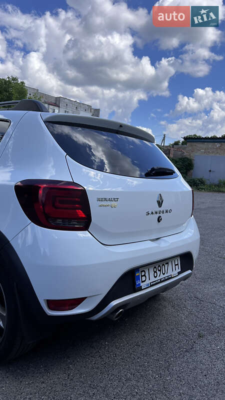 Хэтчбек Renault Sandero 2017 в Хороле