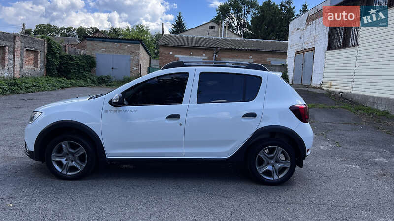 Хэтчбек Renault Sandero 2017 в Хороле