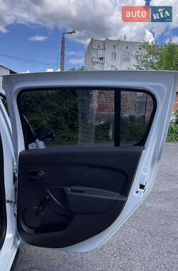 Хэтчбек Renault Sandero 2017 в 