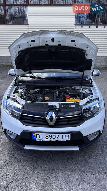 Хэтчбек Renault Sandero 2017 в Хороле