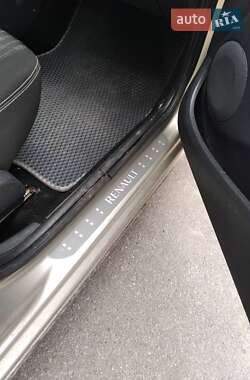 Хетчбек Renault Sandero 2011 в 
