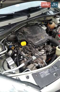 Хетчбек Renault Sandero 2011 в 