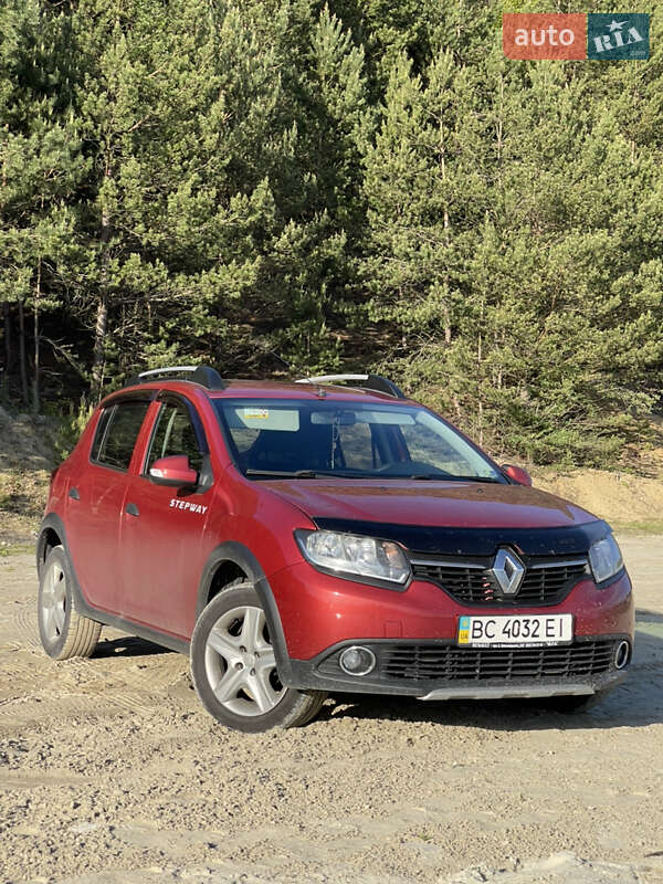 Хетчбек Renault Sandero 2015 в 