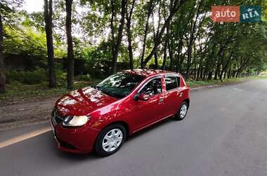 Хетчбек Renault Sandero 2013 в Краснограді