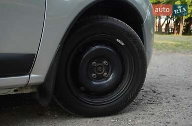 Хэтчбек Renault Sandero 2012 в 