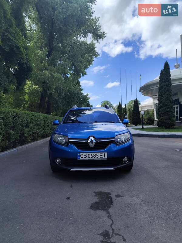 Хэтчбек Renault Sandero 2013 в Новгород-Северском