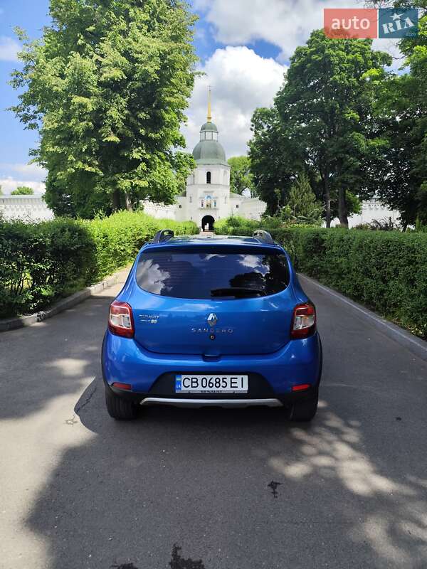 Хэтчбек Renault Sandero 2013 в Новгород-Северском