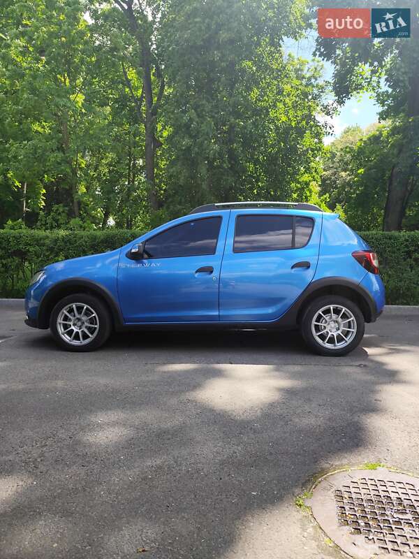 Хэтчбек Renault Sandero 2013 в Новгород-Северском