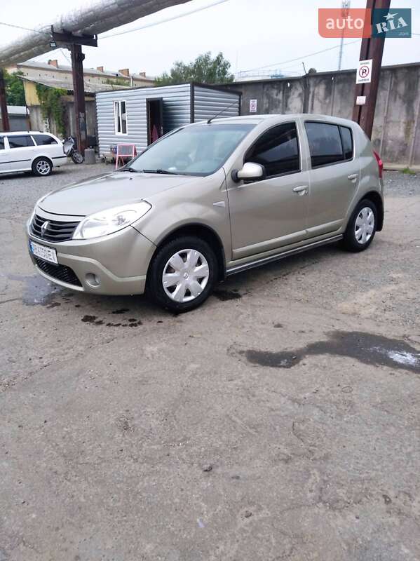 Renault Sandero 2011