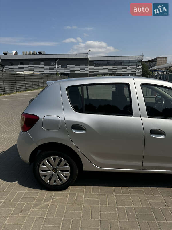 Хэтчбек Renault Sandero 2014 в Черкассах