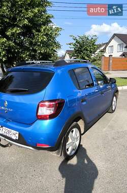 Хэтчбек Renault Sandero 2014 в 