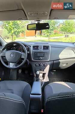 Хэтчбек Renault Sandero 2014 в 