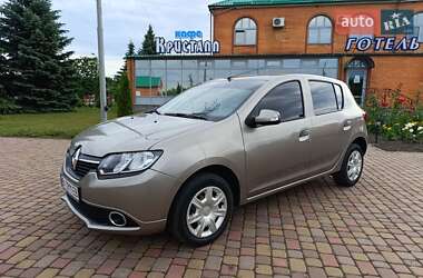 Хэтчбек Renault Sandero 2013 в Хороле