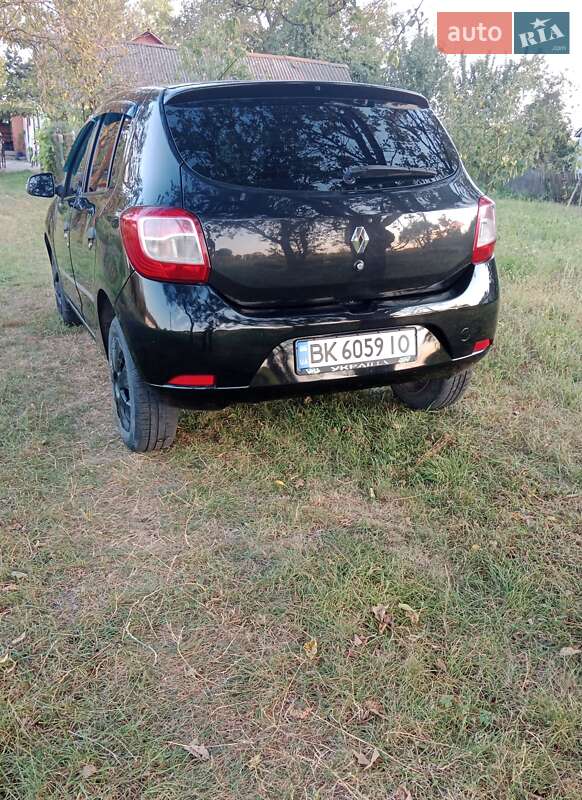 Хетчбек Renault Sandero 2013 в Тучині