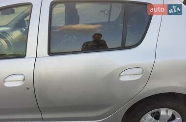 Хэтчбек Renault Sandero 2013 в 