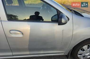 Хэтчбек Renault Sandero 2013 в 
