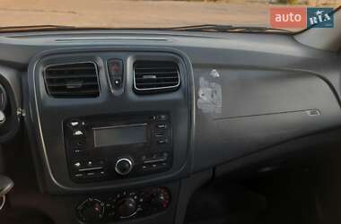 Хэтчбек Renault Sandero 2013 в 